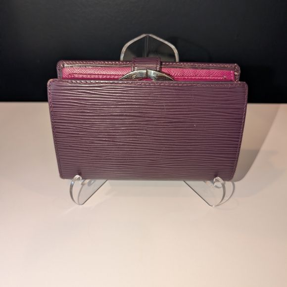 Authentic Louis Vuitton Cassis Epi Leather Kiss Lock Wallet - Picture 4 of 13